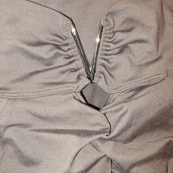 BOMBSHELL "VICTORY" SPORTSWEAR Sz S Metal V Scrunch Butt Workout Leggings Gray - Picture 3 of 9